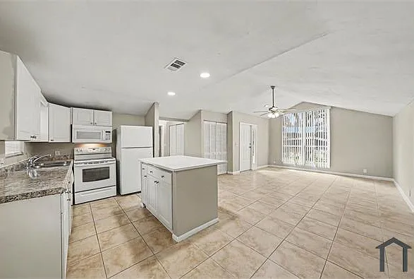 8716 N Blvd — Photo 13