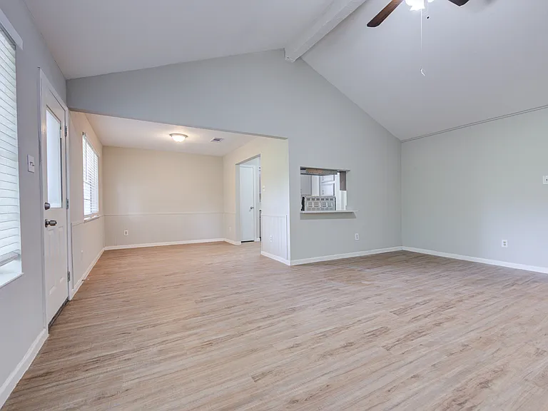 2035 Deerhurst Ln — Photo 5