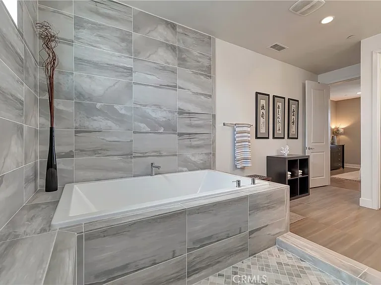 2105 Two Harbors Cir — Photo 43