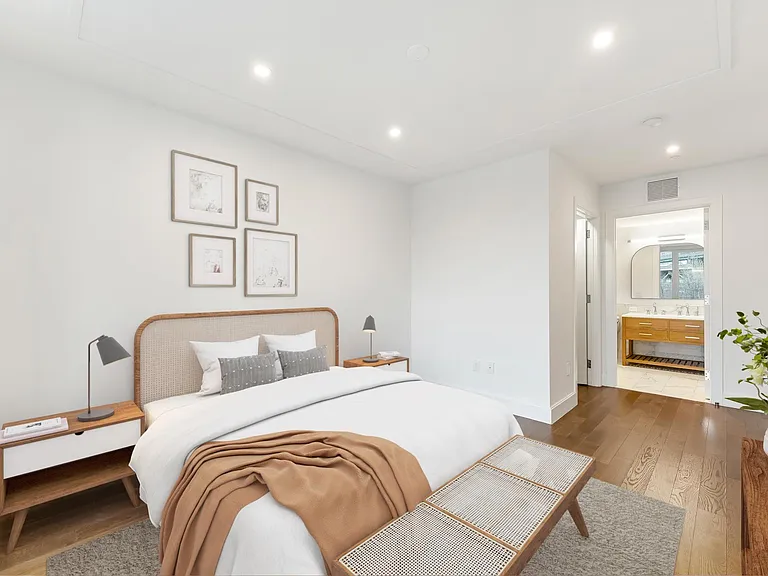 372 9th Luxury Rentals — Photo 38