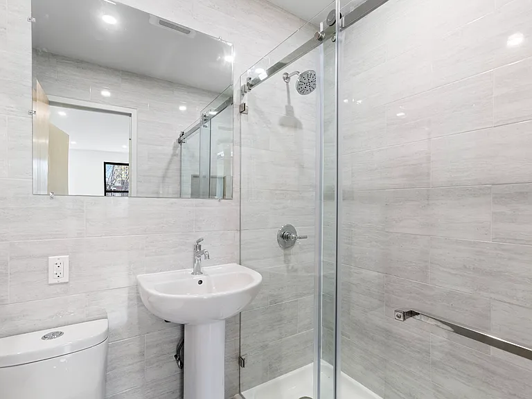 364 Menahan St #2 — Photo 4