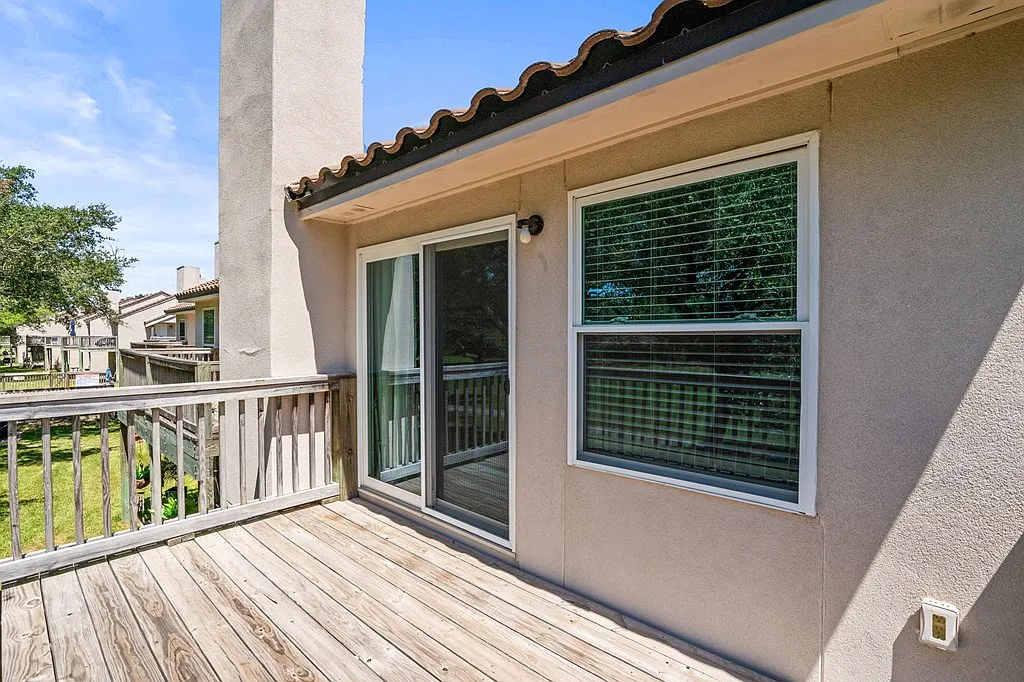 1 bed, 1.0 bath, 557 sqft, $1,500 — Photo 2