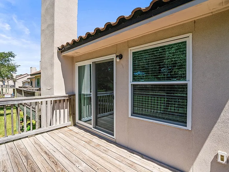 221 Marion Dr #D-201 — Photo 2