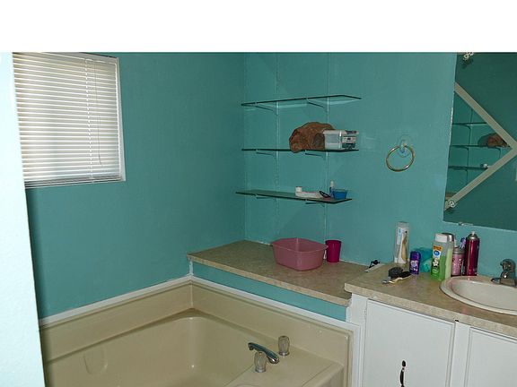 5th image of 87183 Glitter Ln