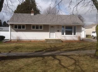 1318 Flambeau St, Manitowoc, WI 54220