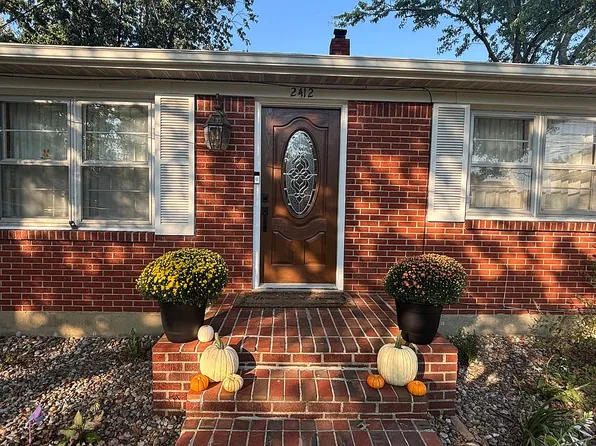 2412 Blackiston Mill Rd, Clarksville, IN 47129