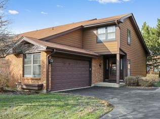 118 Indian Trail Dr, Westmont, IL