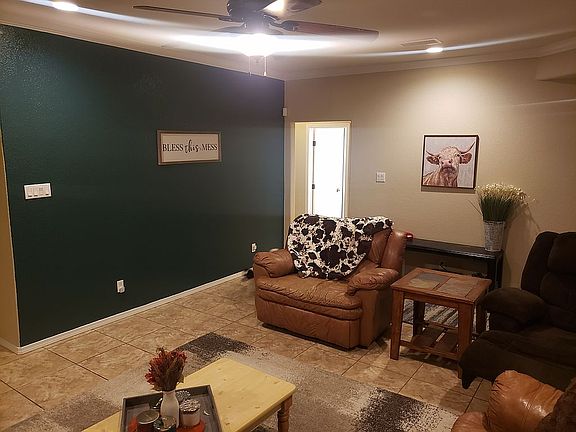 4th image of 1006 Saunders Dr