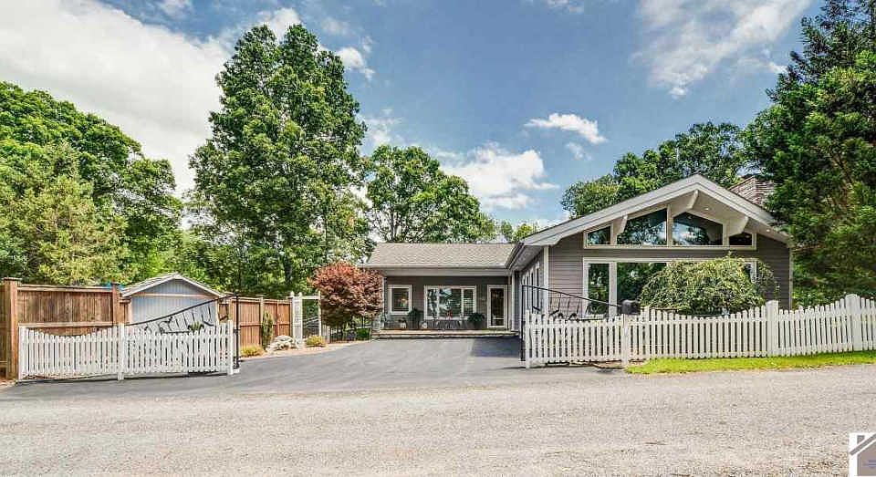 1st image of 115 Lakesong Ln