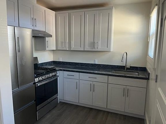 4th image of 117 Gifford Ave #117