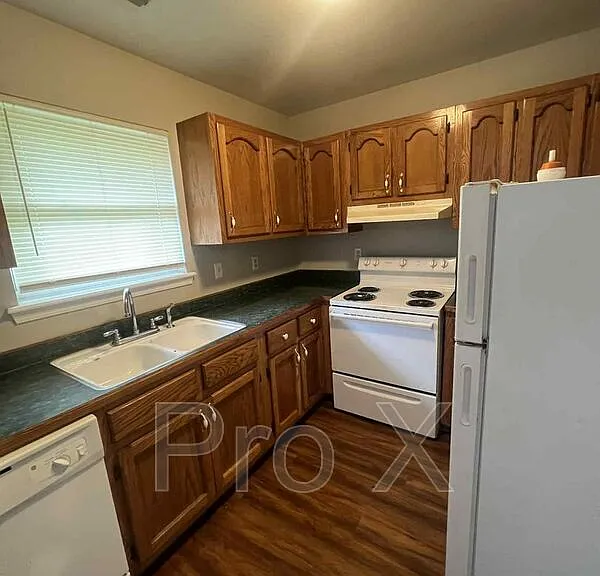 2216 E 8th St #3 — Photo 4