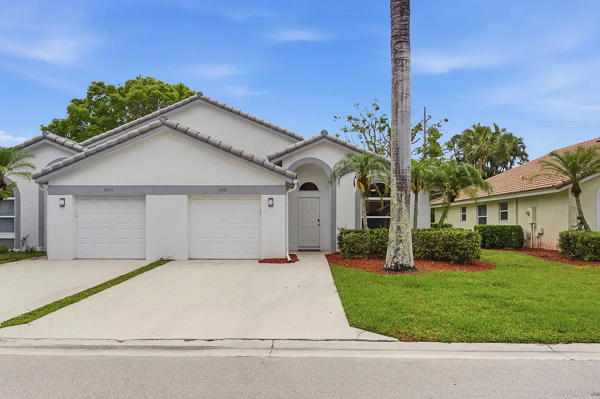 Photo 2 of 10 - 6581 Marissa Cir #0 - Lake Worth, FL Building Photo - 6581 Marissa Cir #0