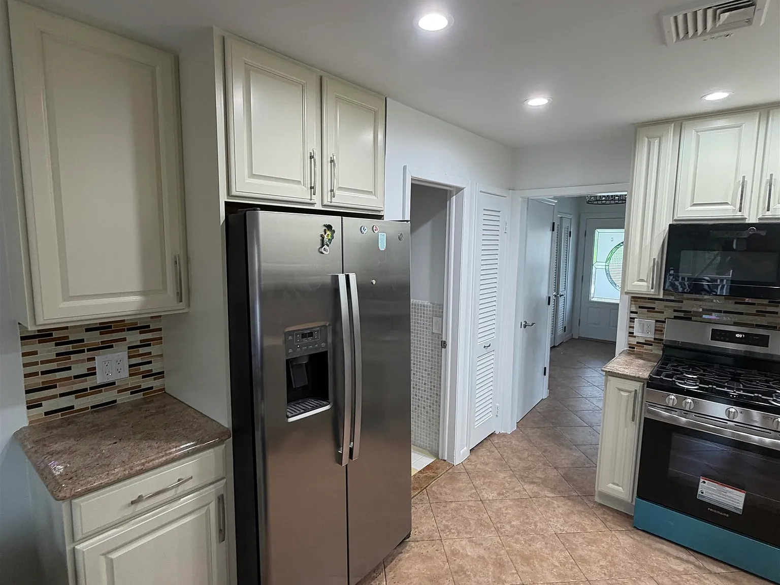 4 bed, 2.0 bath, $4,590 — Photo 4