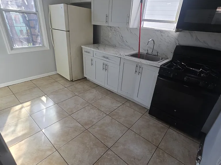 746 S 16th St #2 — Photo 1