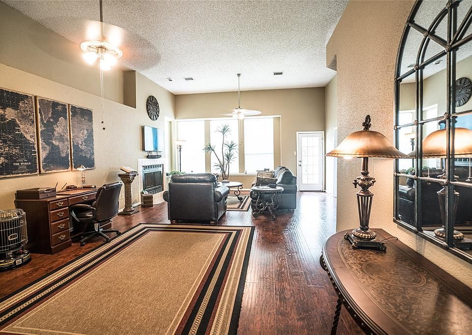 1st image of 2715 Lakefield Way