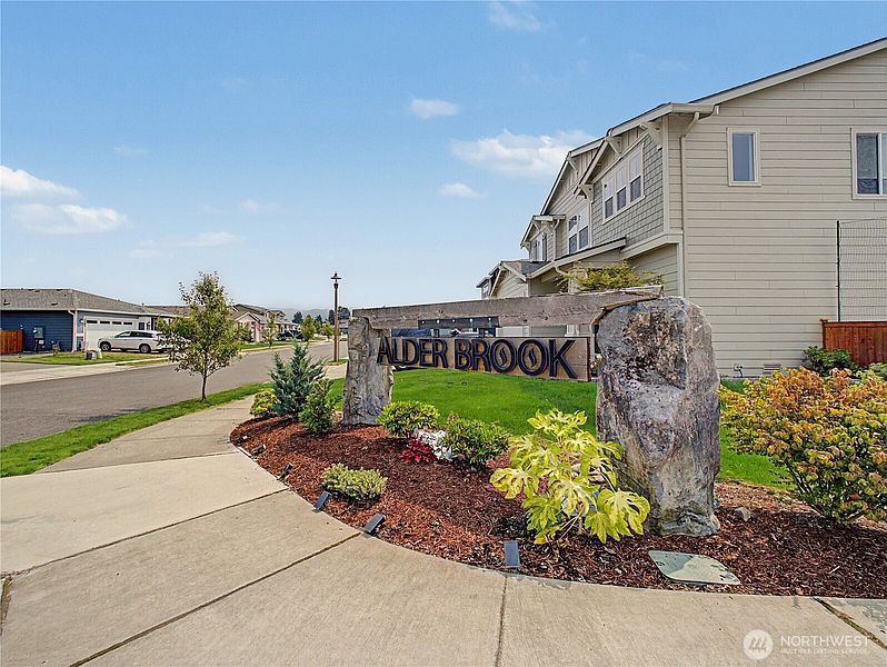 3rd image of 3530 Edith Avenue