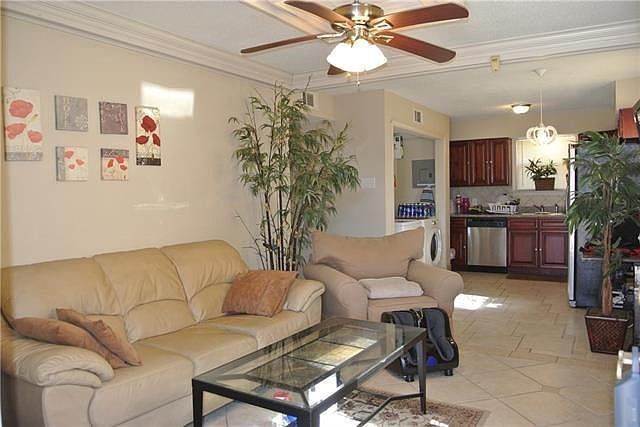 2nd image of 4873 Alsace St