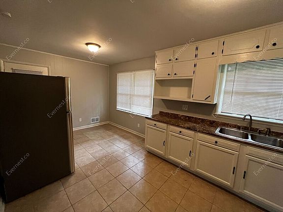2nd image of 1049 Medina Dr