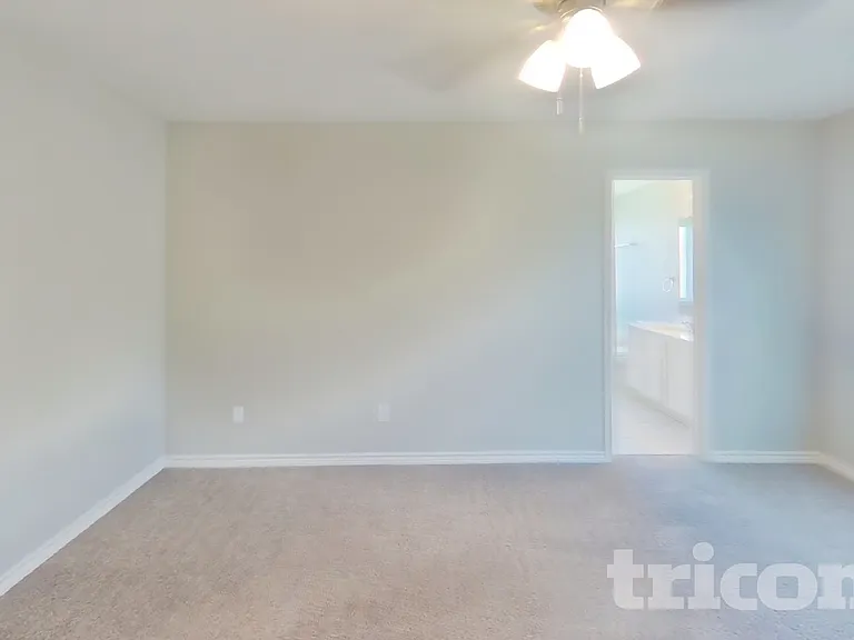 233 Amherst Dr — Photo 8