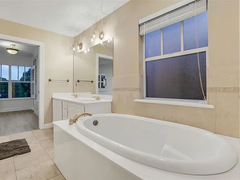 148 S Thornton Ave — Photo 45