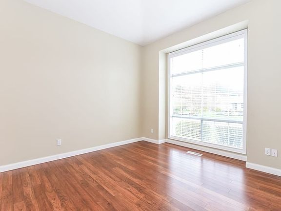 3rd image of 2539 164th St E