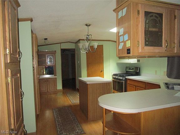 5th image of 22 Robert Dr