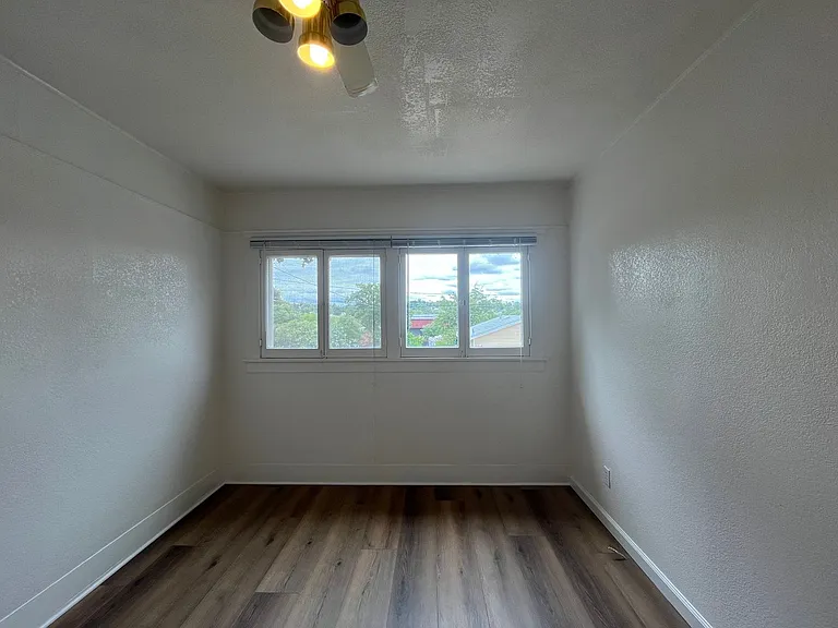 1434 Pine St — Photo 17