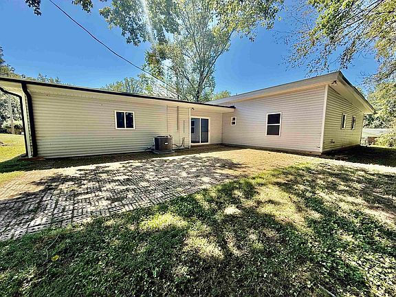 3rd image of 137 Forest Hills Dr