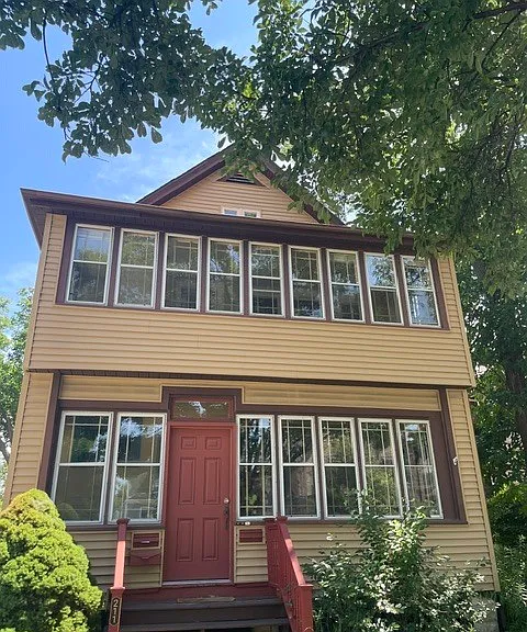 211 N Larch Ave — Photo 1