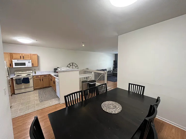 1021 Maiden Ln — Photo 10