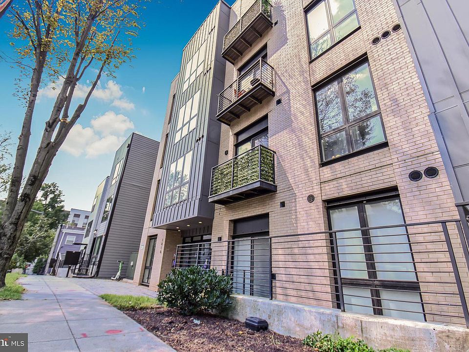1st image of 1016 17th Pl NE APT 102