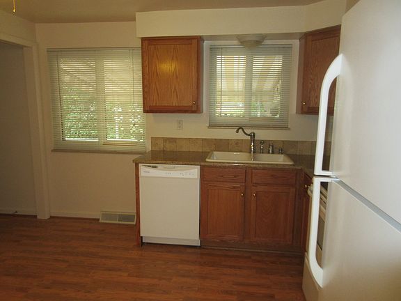 3rd image of 6023 Balsam St