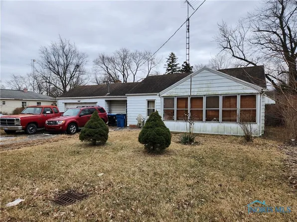 6132 Bay Shore Rd, Oregon, OH 43616