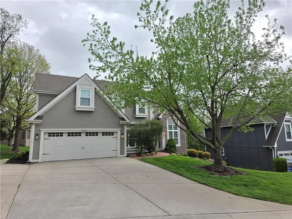 5653 Gresham Cir, Parkville, MO 64152