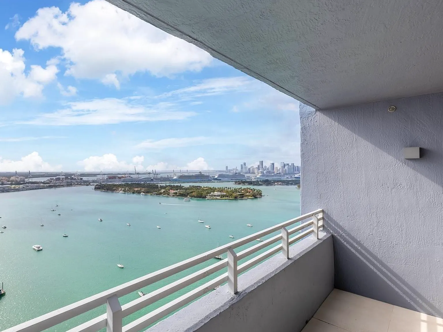 2 bed, 1084 sqft, $5,500 — Photo 2