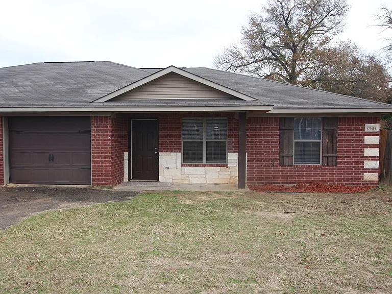 3 Bedroom Duplex for Rent in Lindale! Tour Today! — Photo 2