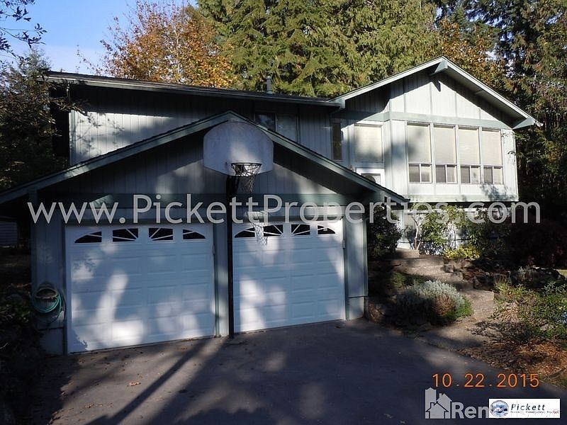 2nd image of 3720 NE Clark St