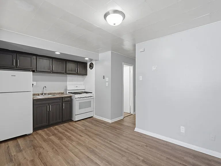 Fernrock Apartments — Photo 7