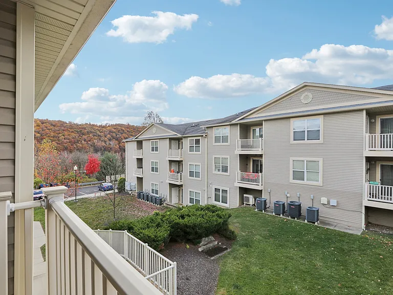 Summit Ridge Luxury Apartments — Photo 25