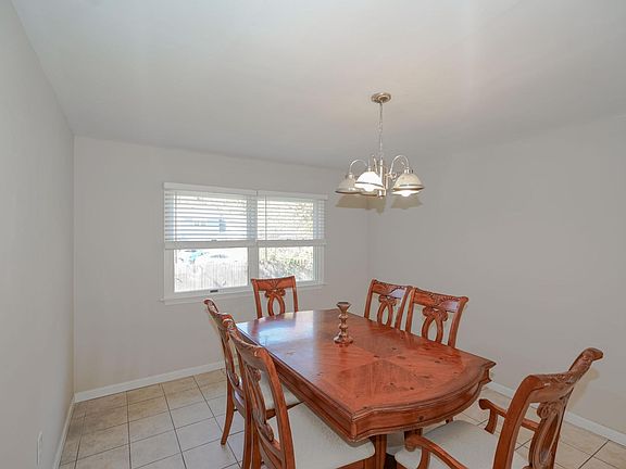 5th image of 858 Paul Dr