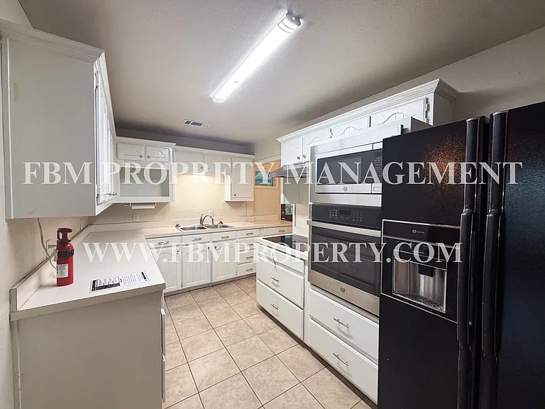 1526 E FM 813 — Photo 14