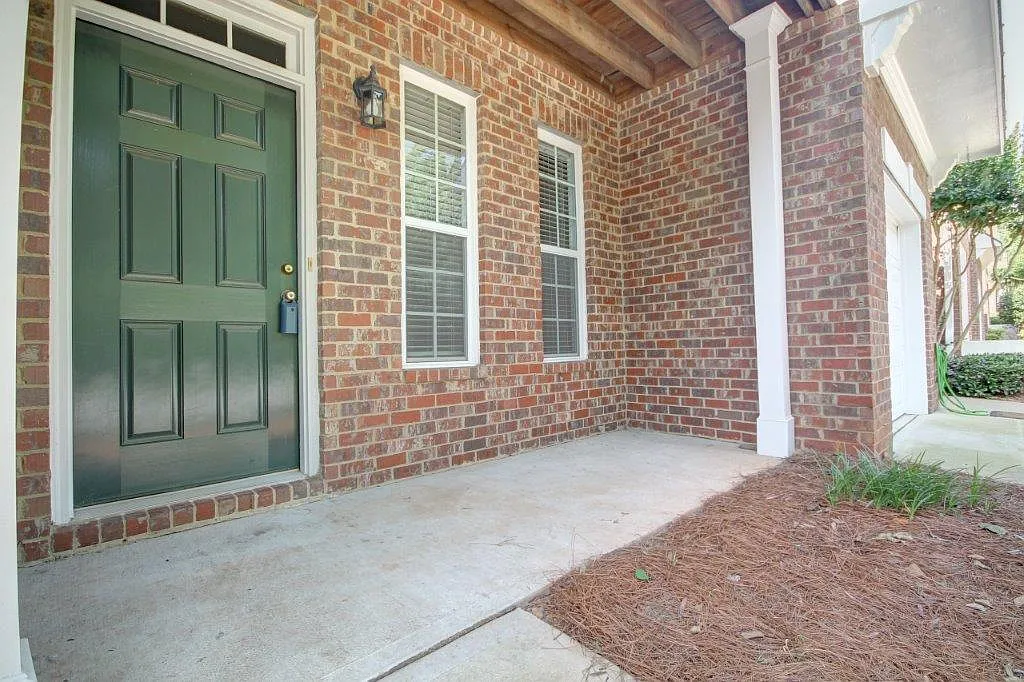 453 Grayson Way — Photo 2