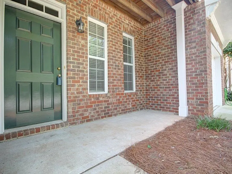 453 Grayson Way — Photo 2