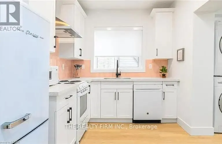 304 Oxford St E #3 — Photo 8