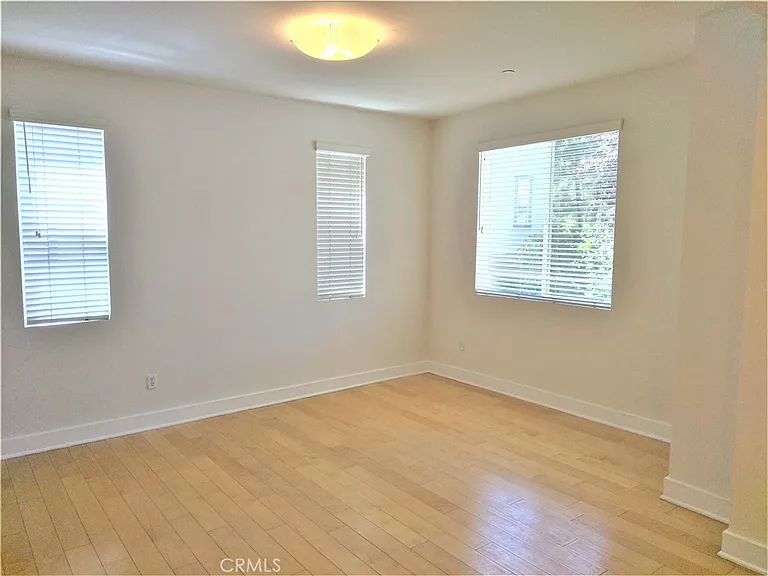 6300 Honolulu Ave #101 — Photo 28
