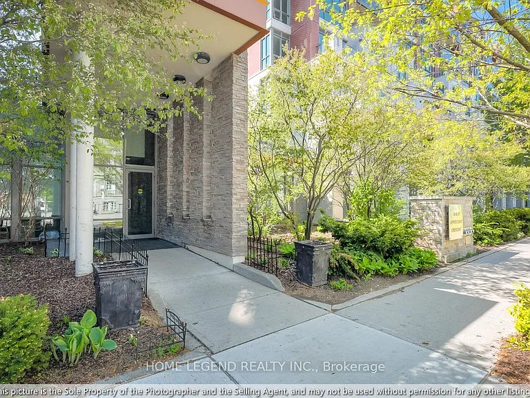 39 Upper Duke Cres #215 — Photo 22