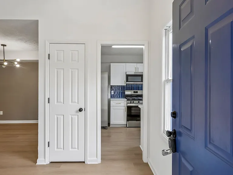 2280 Wellington Cir — Photo 3