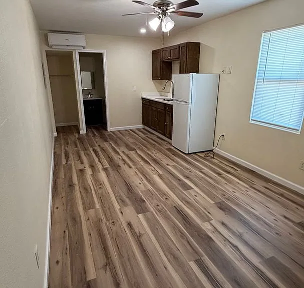 143 Claire Ave N #101 — Photo 8