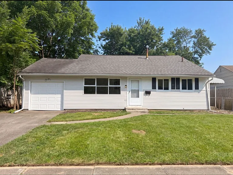 1172 Country Club Rd — Photo 1
