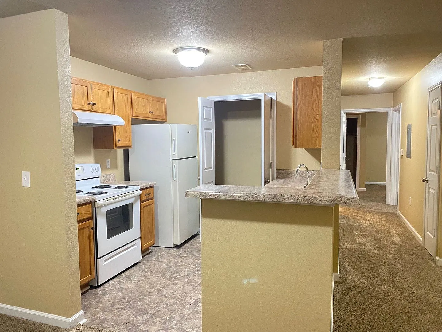 Amber Pointe Apartments — Photo 4